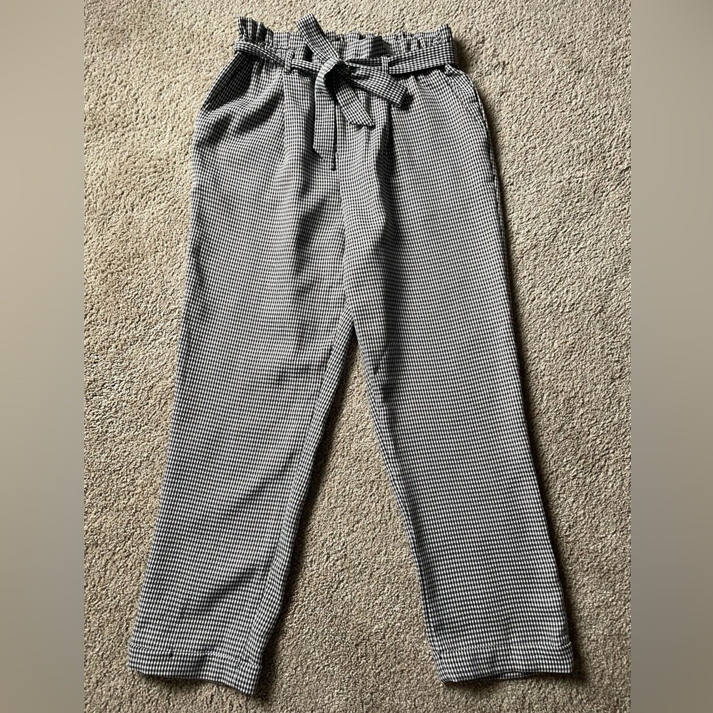 Sienna Sky Women’s Cropped Black & White Plaid Pants Paper Bag Waist Size Large